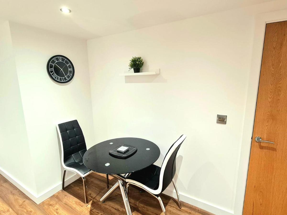 1-Bedroom Aprt In Salford- Freeparking- Sleeps3 Manchester Zewnętrze zdjęcie
