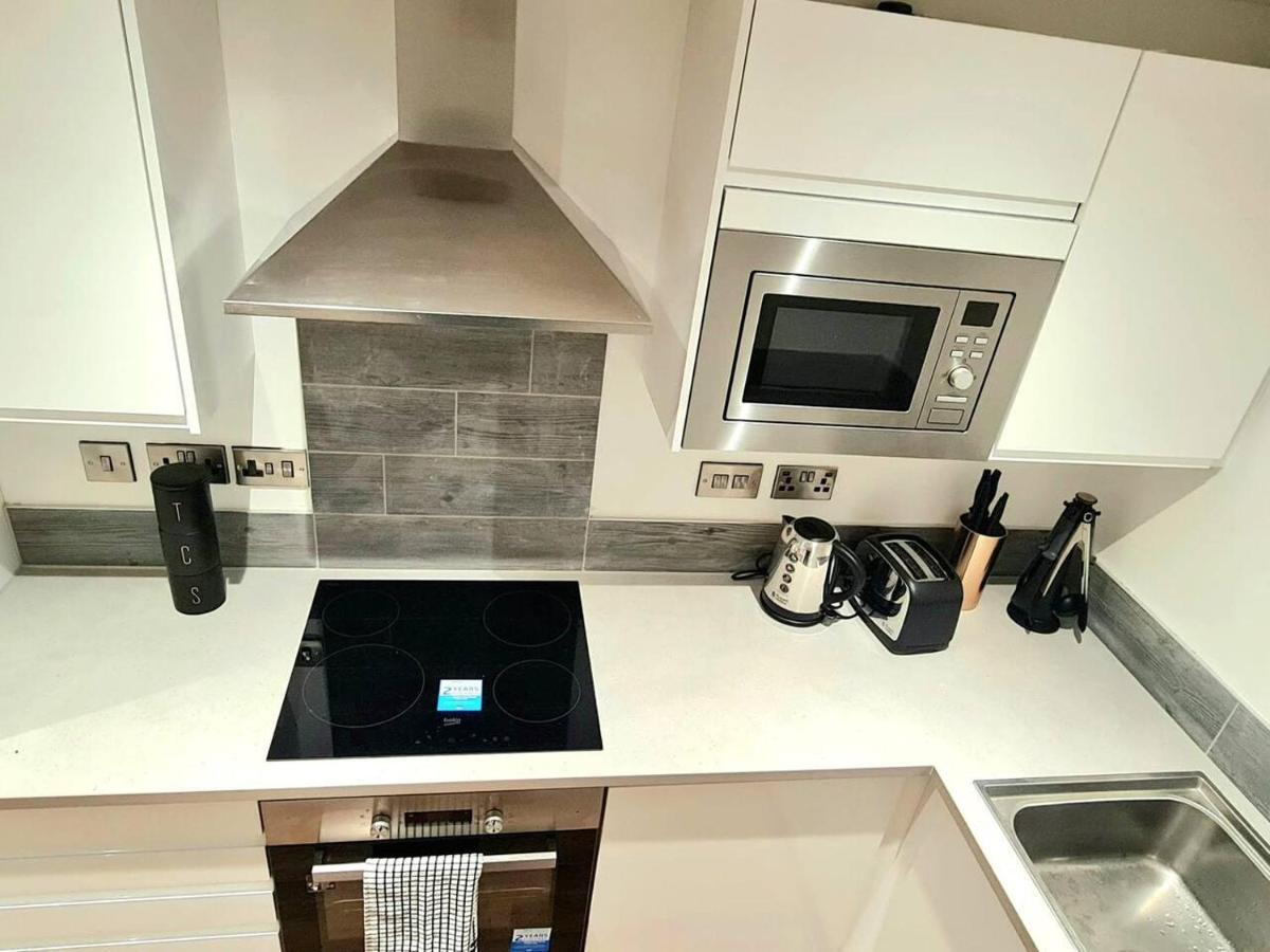 1-Bedroom Aprt In Salford- Freeparking- Sleeps3 Manchester Zewnętrze zdjęcie