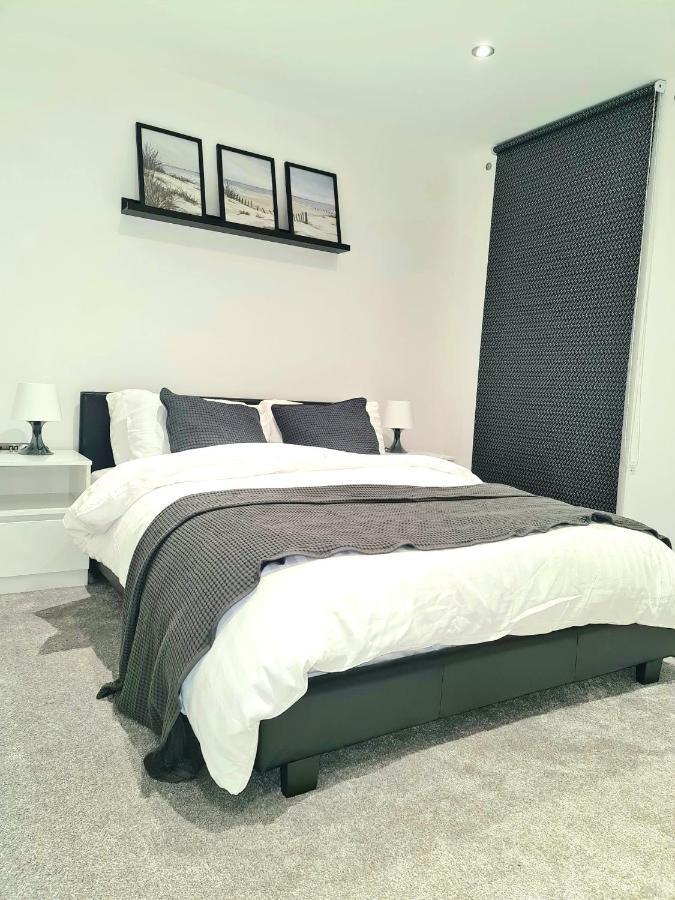 1-Bedroom Aprt In Salford- Freeparking- Sleeps3 Manchester Zewnętrze zdjęcie