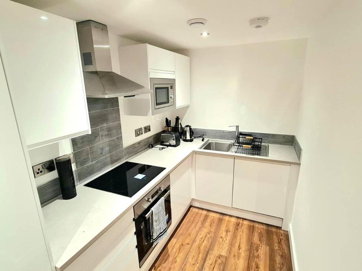 1-Bedroom Aprt In Salford- Freeparking- Sleeps3 Manchester Zewnętrze zdjęcie
